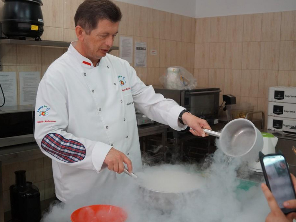Ciekły azot w szkolnej kuchni