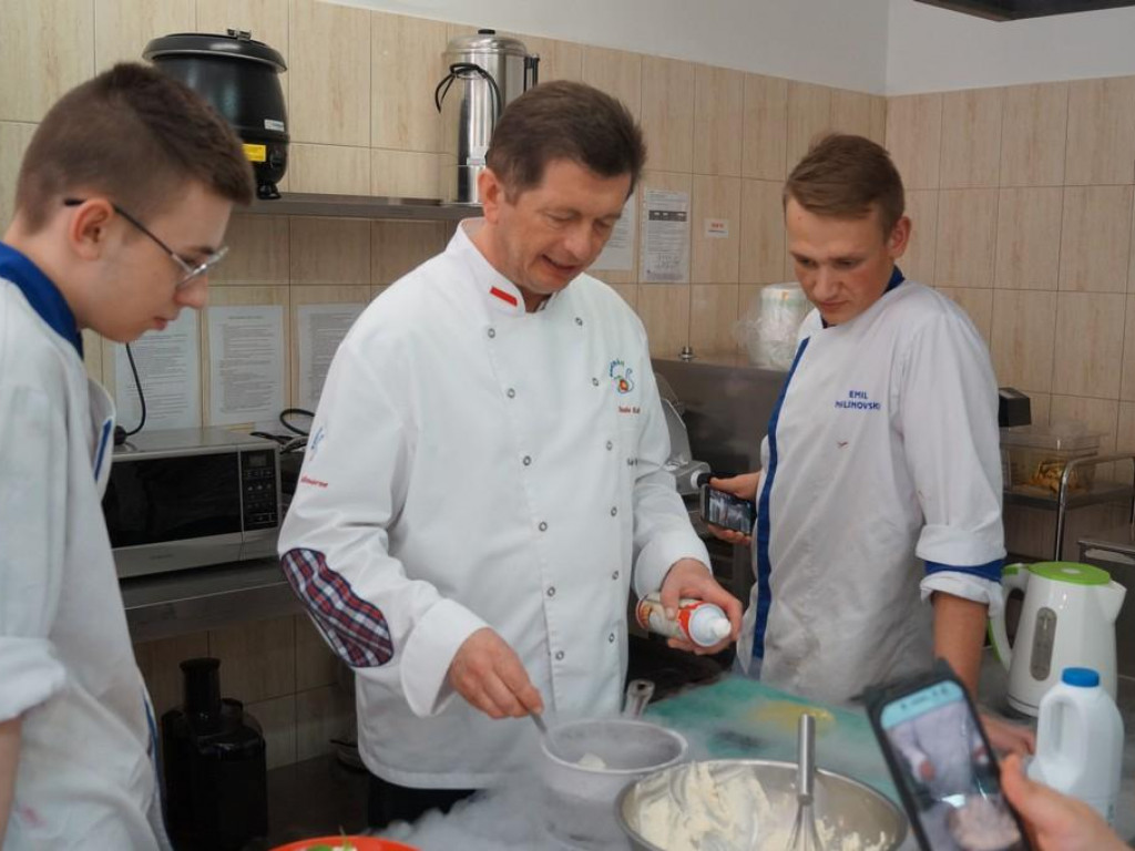Ciekły azot w szkolnej kuchni