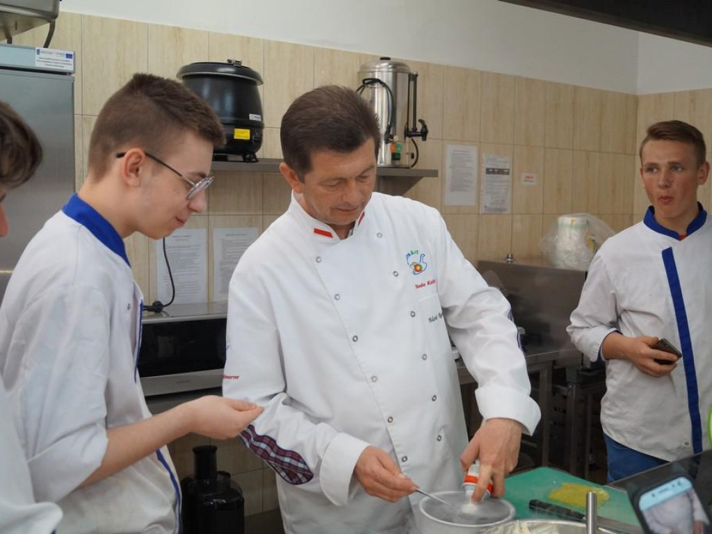 Ciekły azot w szkolnej kuchni