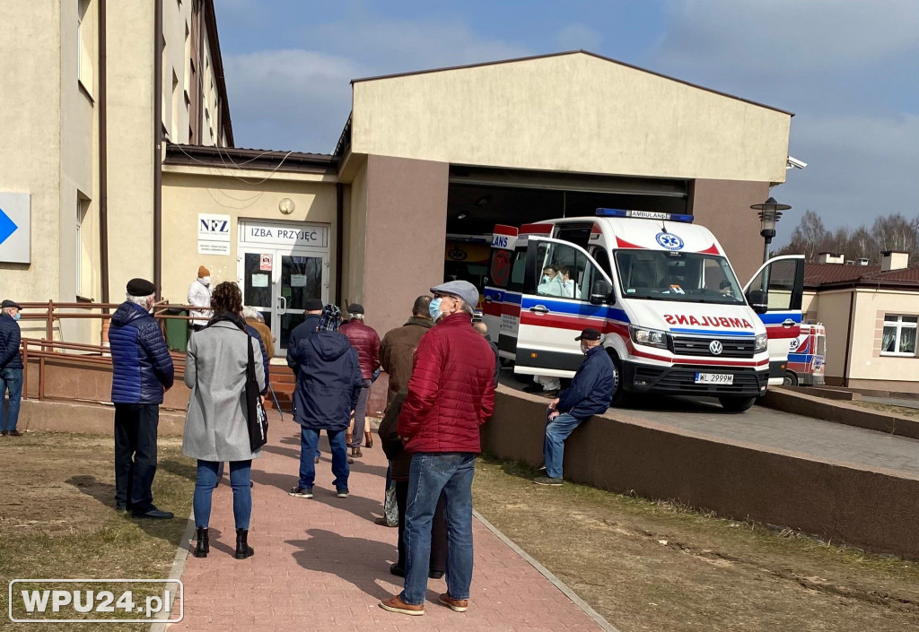 W kolejce na szczepienie