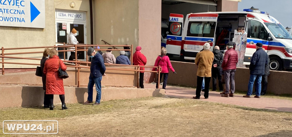 W kolejce na szczepienie
