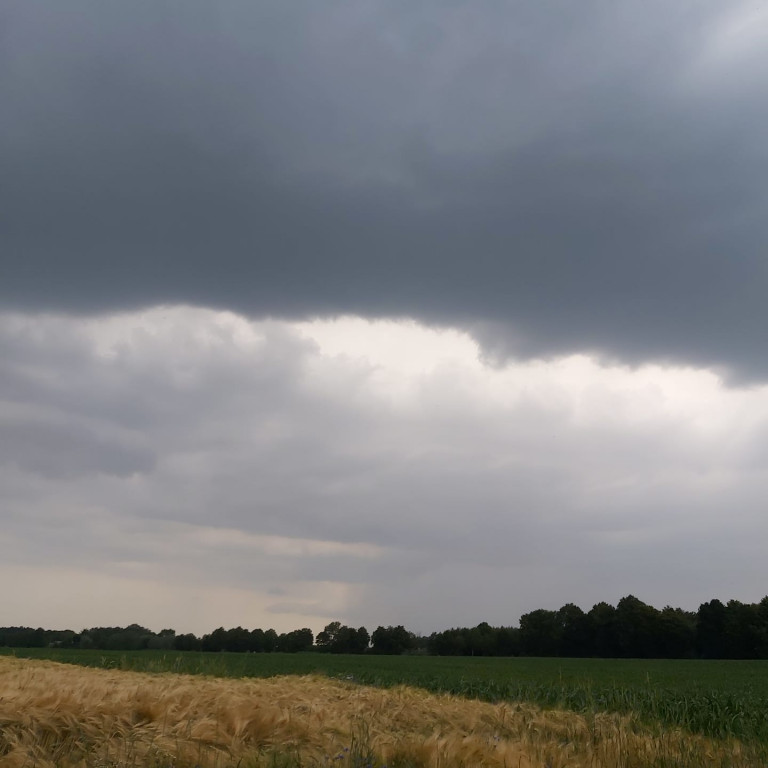 Wtorkowa burza nad powiatem pułtuskim