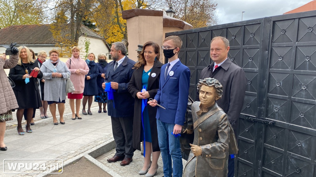 Odsłonięcie szkolnego pomnika