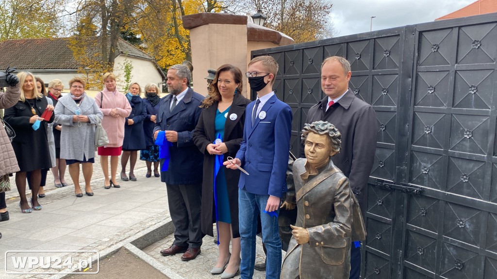 Odsłonięcie szkolnego pomnika
