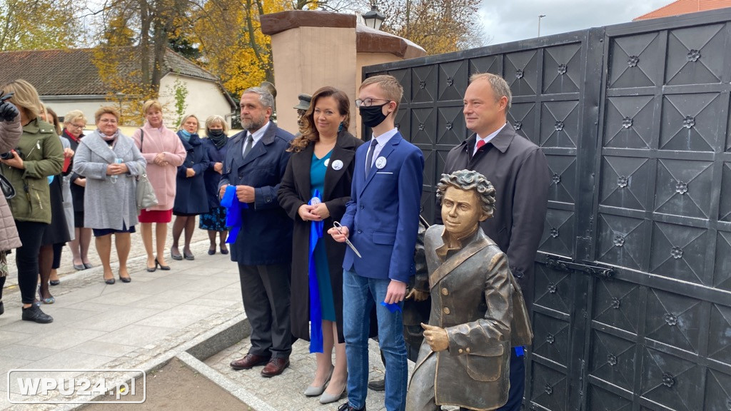 Odsłonięcie szkolnego pomnika