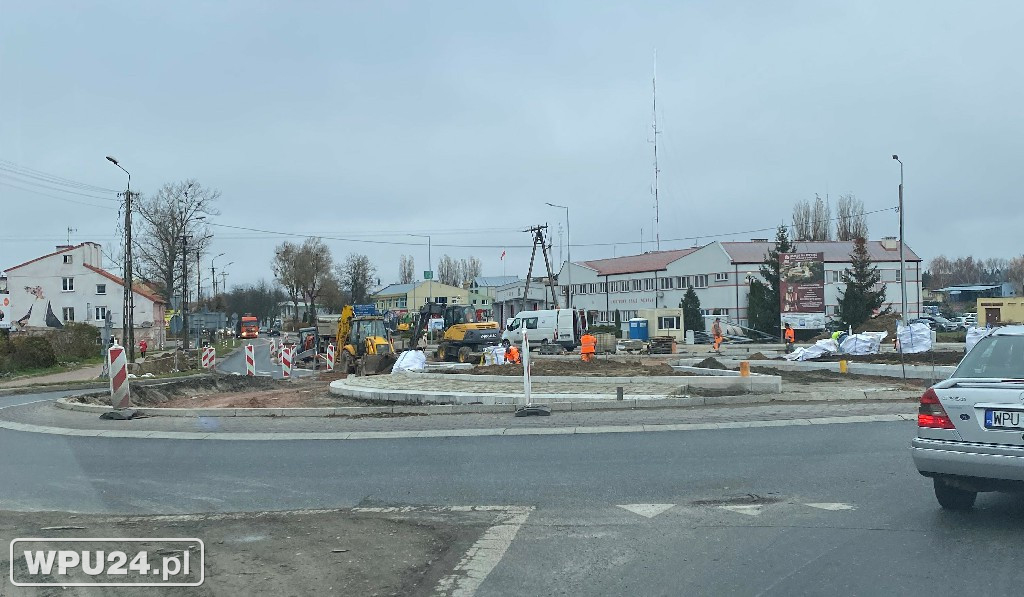 Postęp prac na rondzie DK 61 w Pułtusku