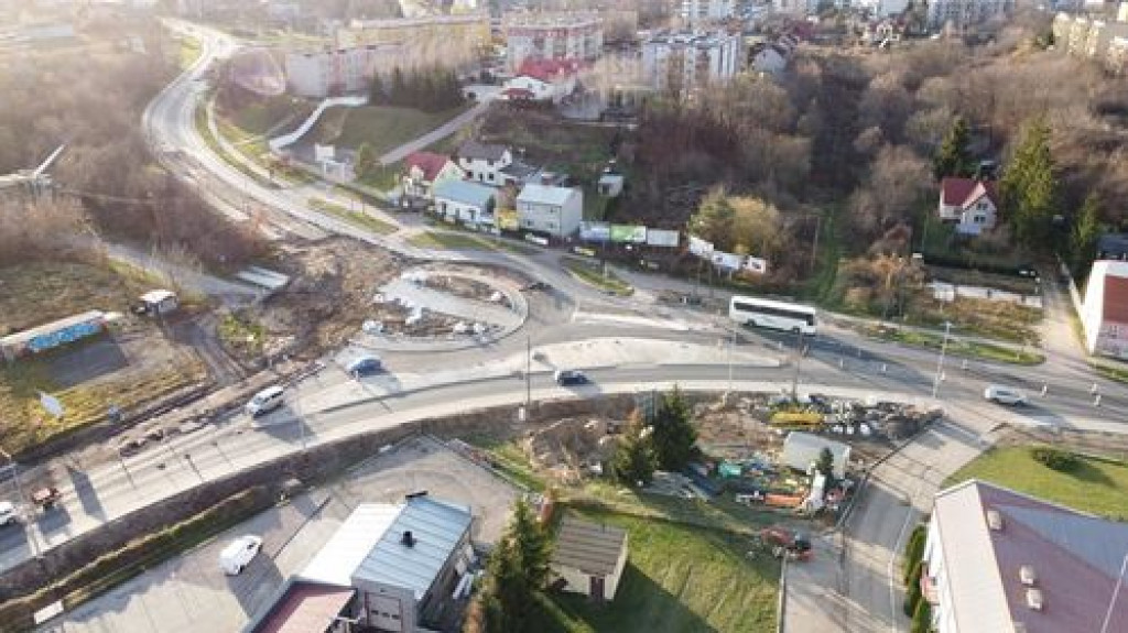 Widok na przebudowę ronda na DK61 w Pułtusku