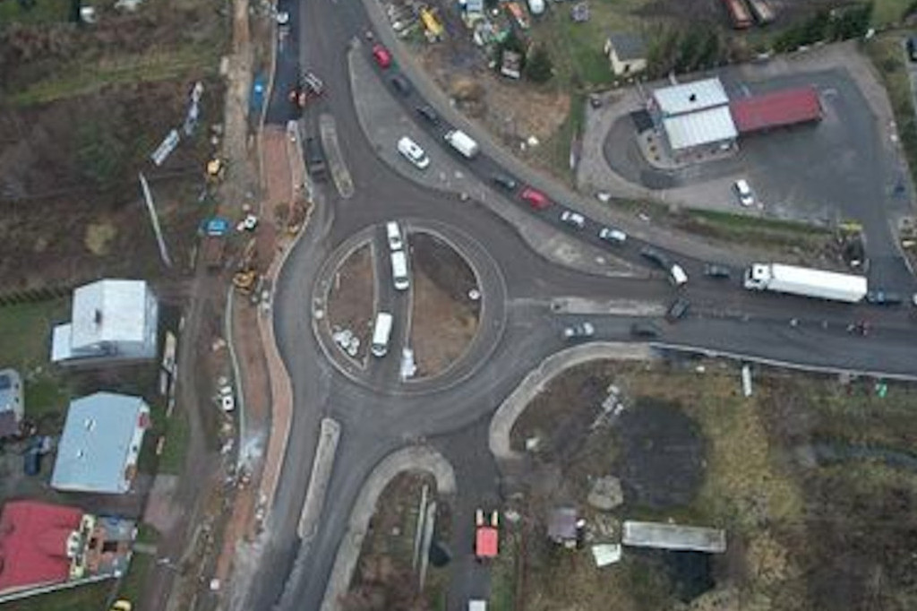 Prace końcowe przy przebudowie ronda w Pułtusku