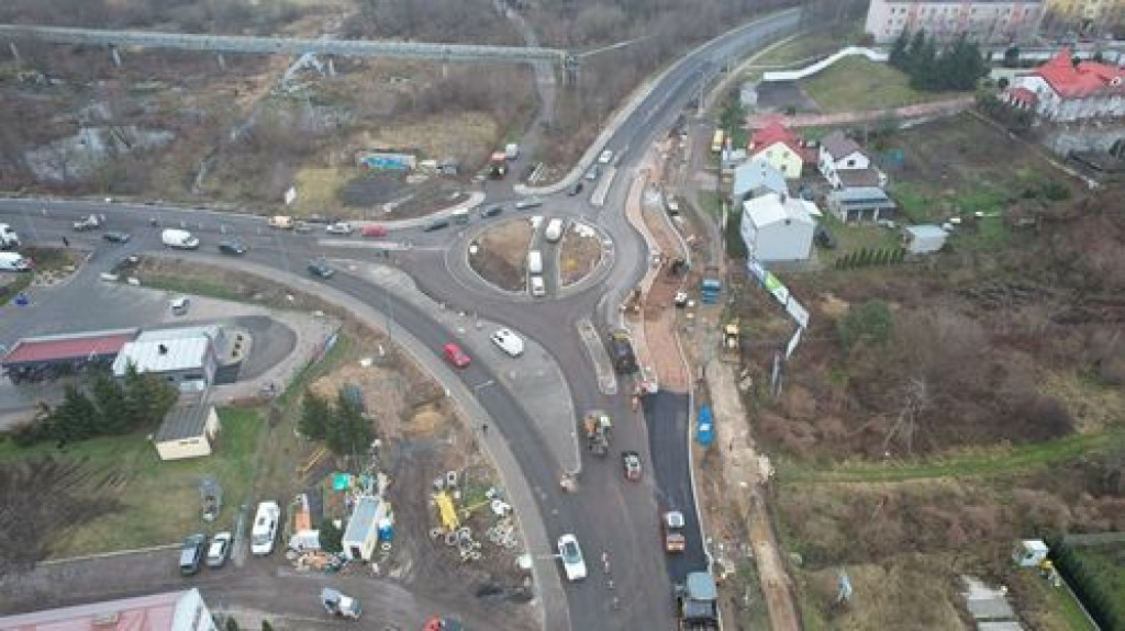 Prace końcowe przy przebudowie ronda w Pułtusku