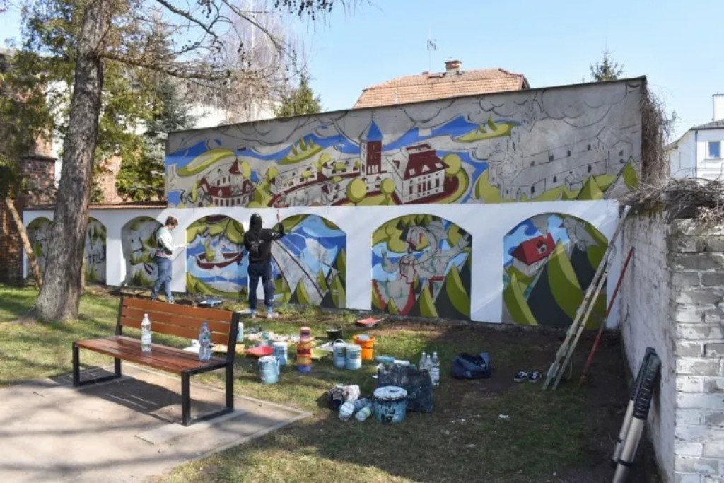 W sąsiedztwie pułtuskiej baszty powstaje mural