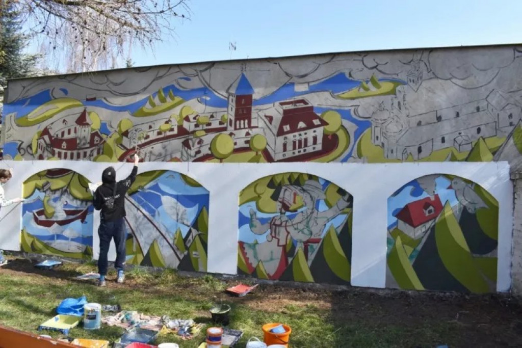 W sąsiedztwie pułtuskiej baszty powstaje mural