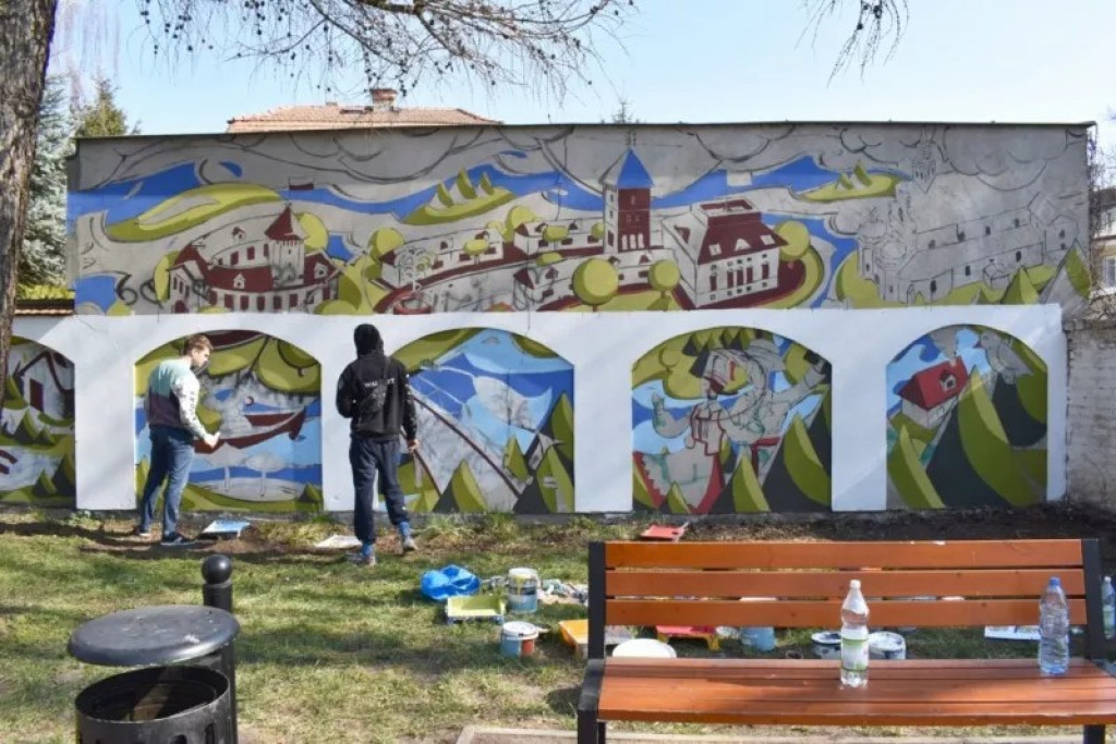 W sąsiedztwie pułtuskiej baszty powstaje mural