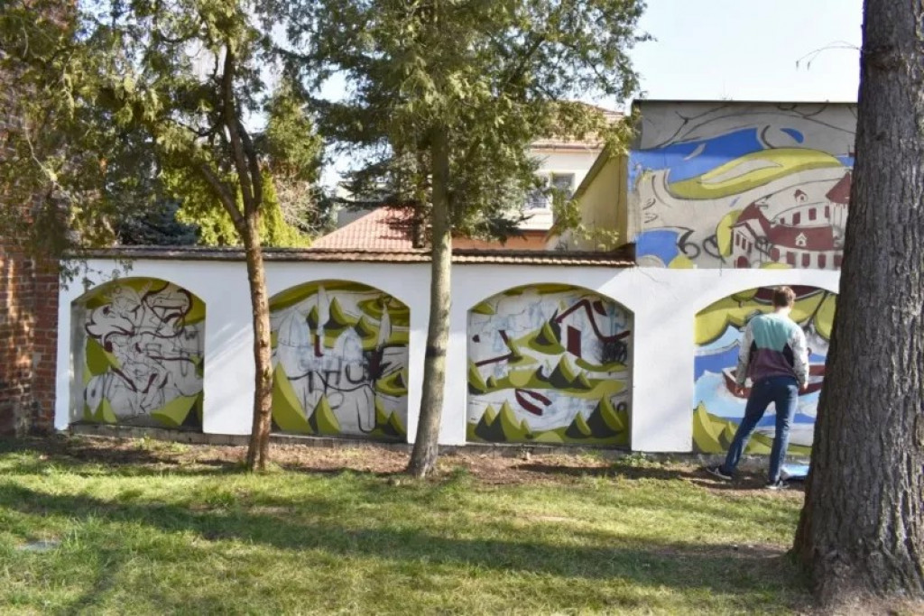 W sąsiedztwie pułtuskiej baszty powstaje mural