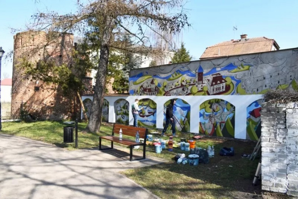 W sąsiedztwie pułtuskiej baszty powstaje mural