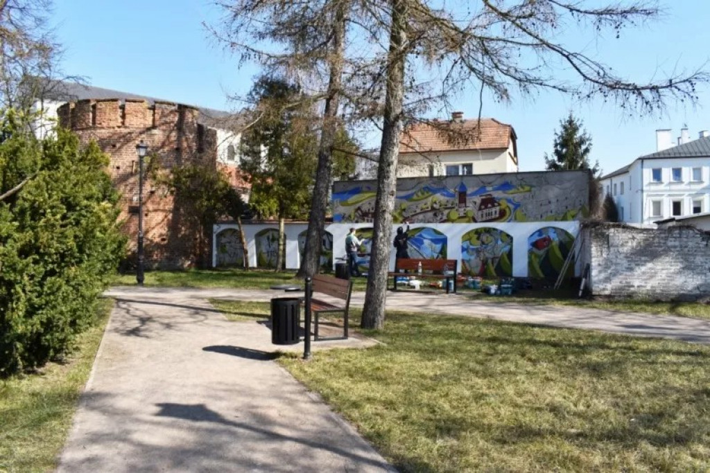 W sąsiedztwie pułtuskiej baszty powstaje mural