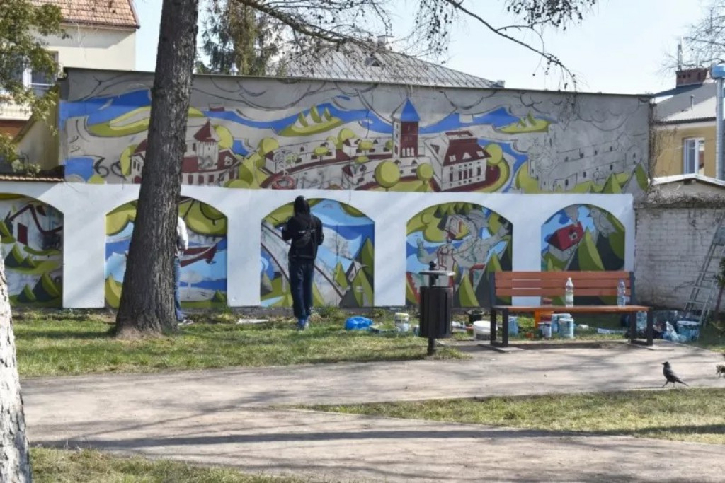 W sąsiedztwie pułtuskiej baszty powstaje mural