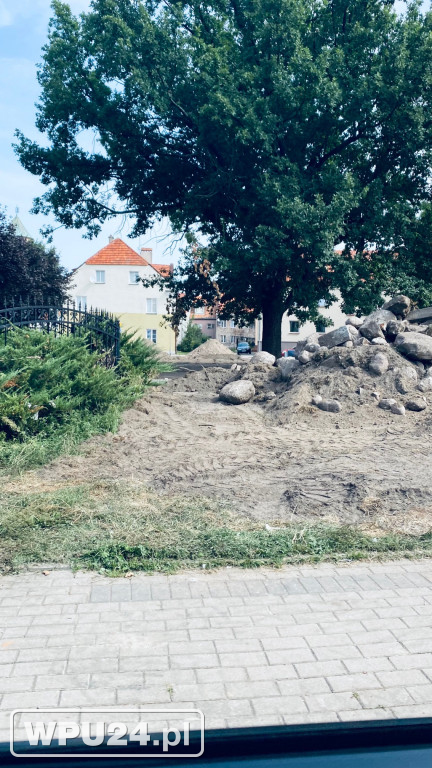 Jeszcze pracują na Placu Piłsudskiego