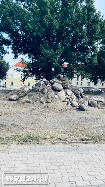 Jeszcze pracują na Placu Piłsudskiego