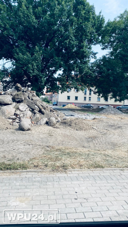 Jeszcze pracują na Placu Piłsudskiego