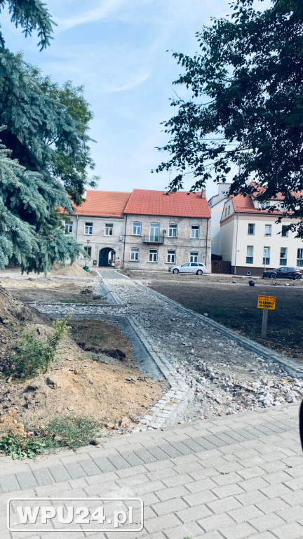 Jeszcze pracują na Placu Piłsudskiego