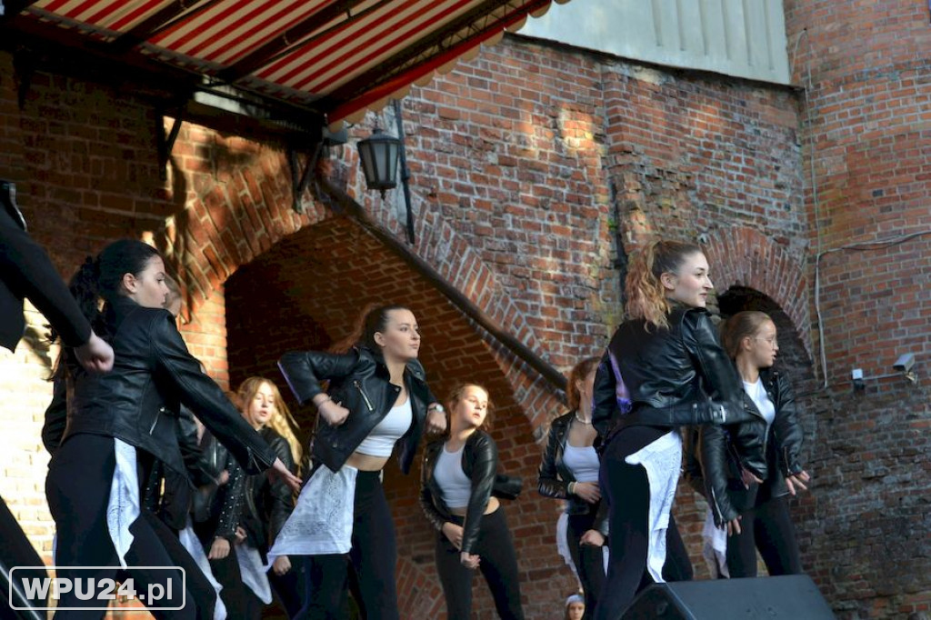 Taneczne show grup SWAG