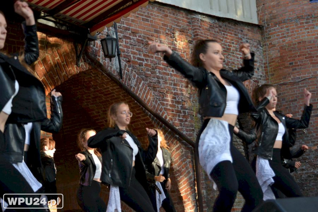 Taneczne show grup SWAG