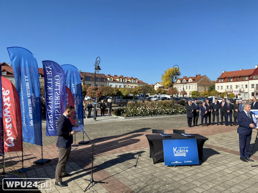 Podpisanie umowy Kolej+