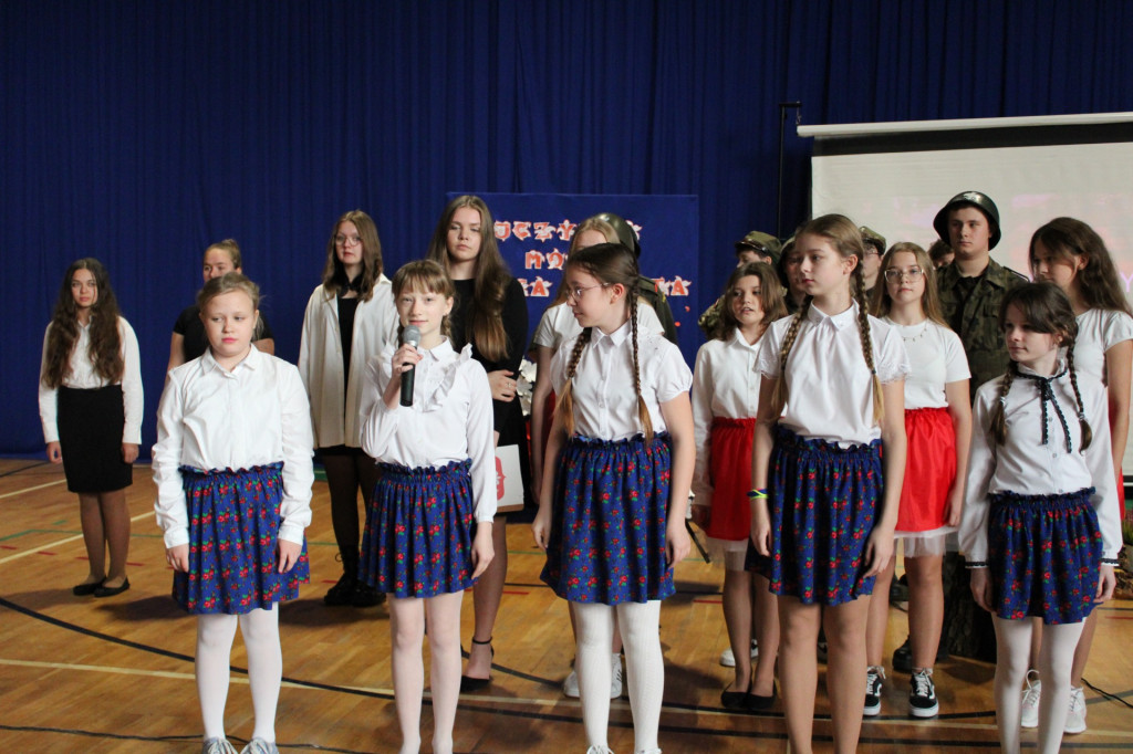 Szkoła do Hymnu