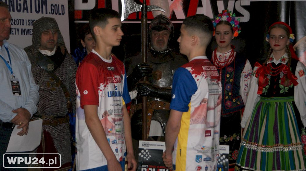 Ważenie zawodników turnieju bokserskiego w Pułtusku