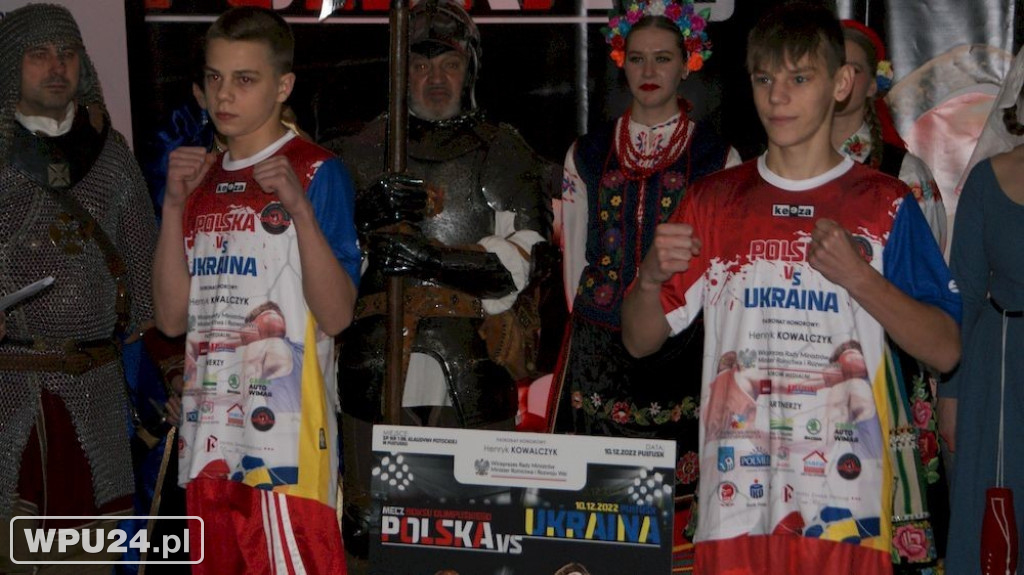 Ważenie zawodników turnieju bokserskiego w Pułtusku