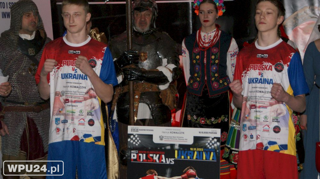 Ważenie zawodników turnieju bokserskiego w Pułtusku