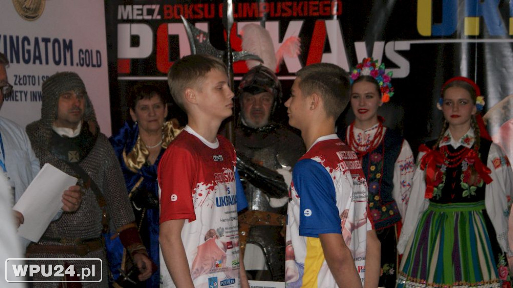 Ważenie zawodników turnieju bokserskiego w Pułtusku