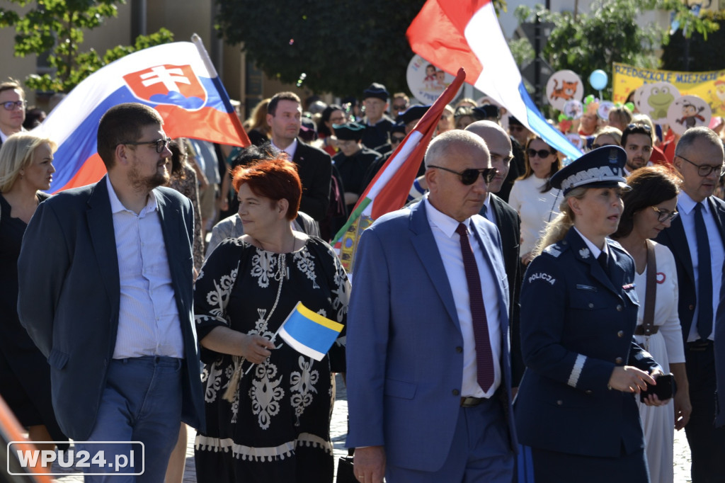 Barwny korowód ulicami Pułtuska