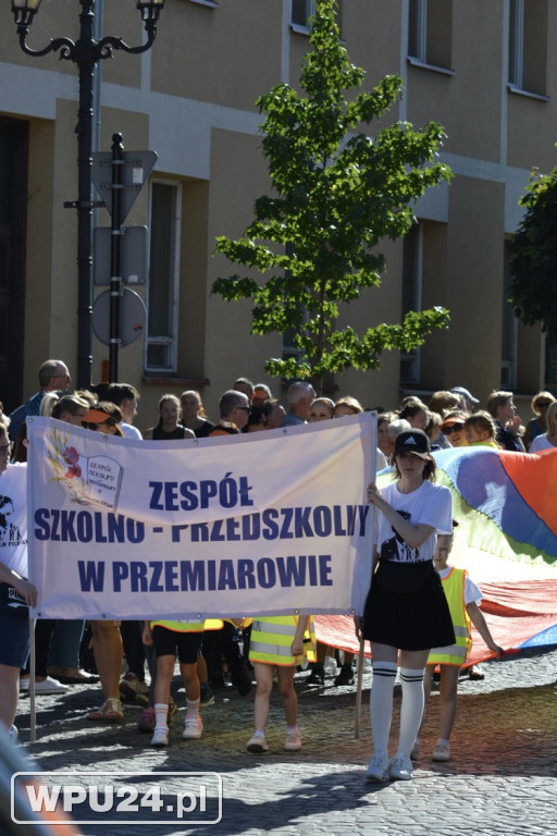 Barwny korowód ulicami Pułtuska