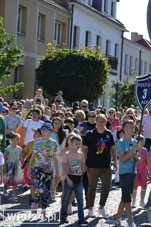 Barwny korowód ulicami Pułtuska