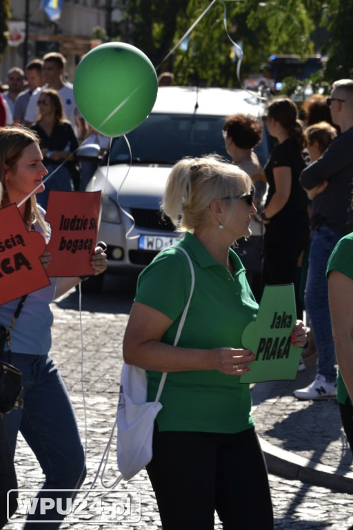 Barwny korowód ulicami Pułtuska