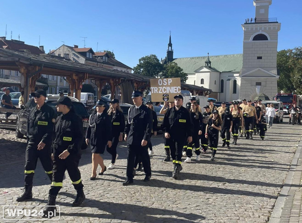 Barwny korowód ulicami Pułtuska