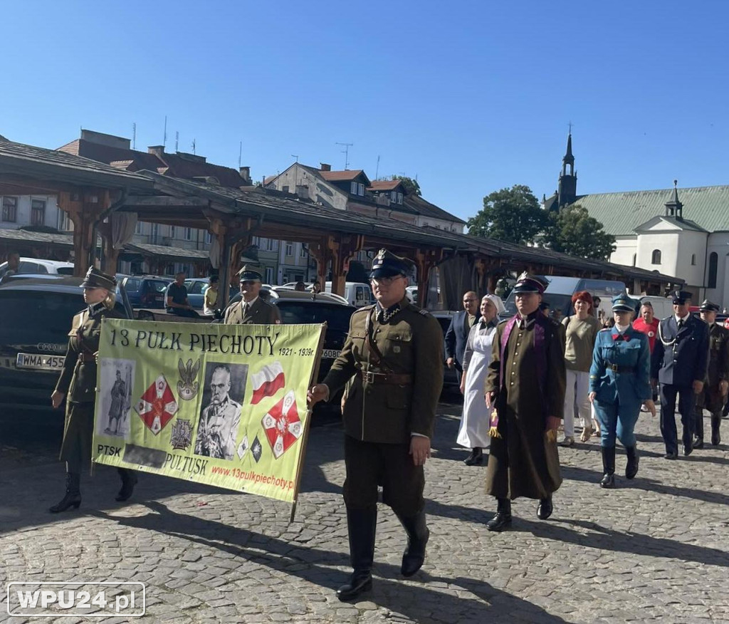 Barwny korowód ulicami Pułtuska
