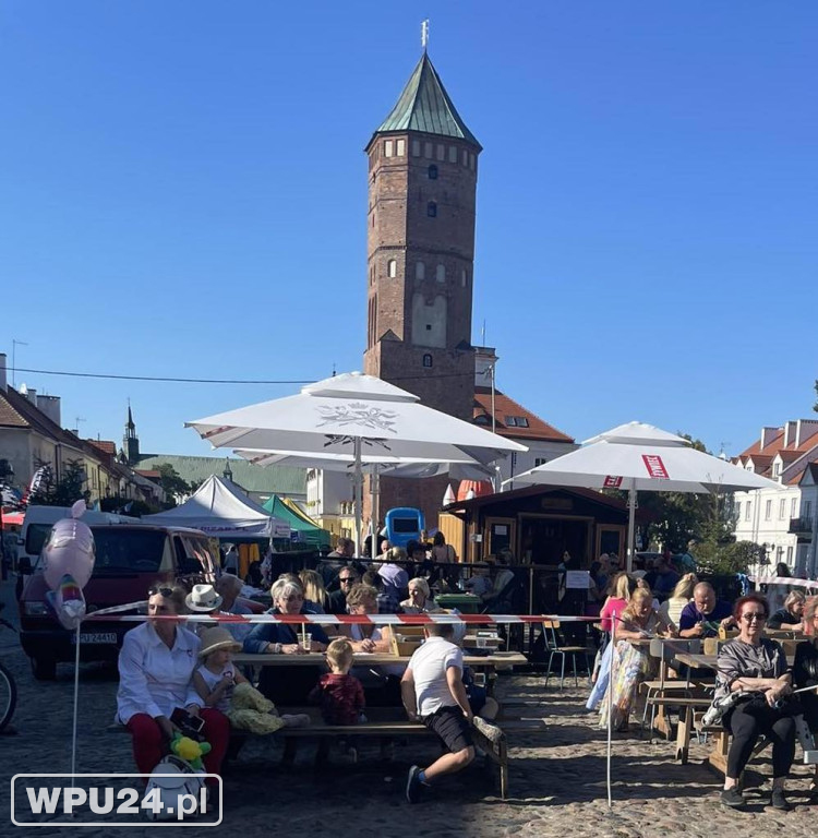 Barwny korowód ulicami Pułtuska