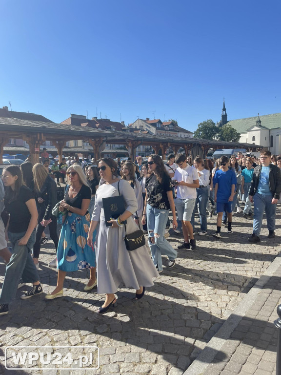 Barwny korowód ulicami Pułtuska