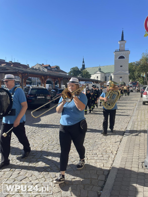 Barwny korowód ulicami Pułtuska