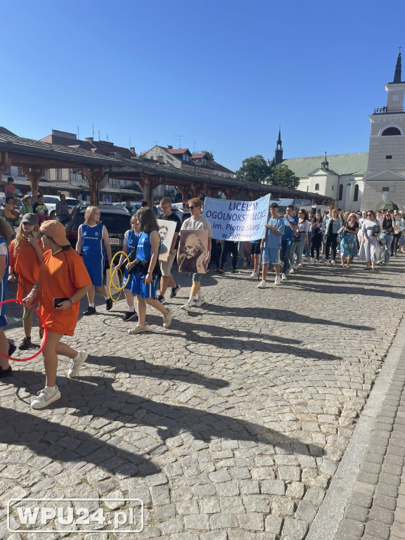 Barwny korowód ulicami Pułtuska