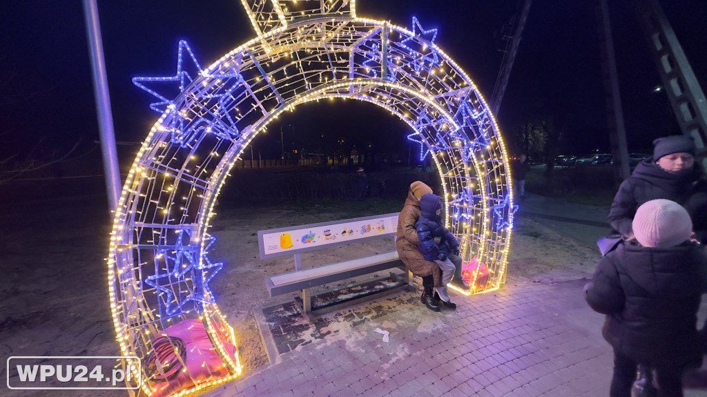 Gminny park świątecznie rozświetlony