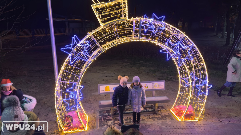 Gminny park świątecznie rozświetlony