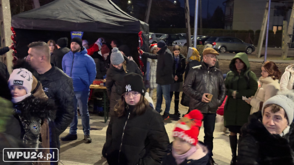 Gminny park świątecznie rozświetlony