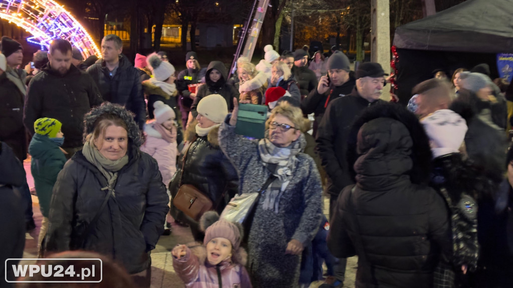 Gminny park świątecznie rozświetlony