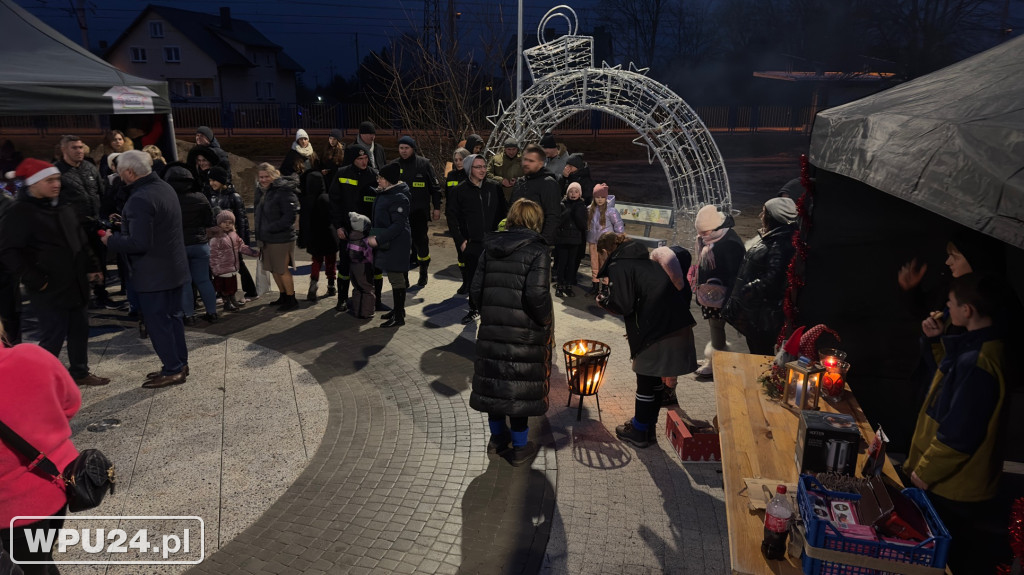 Gminny park świątecznie rozświetlony