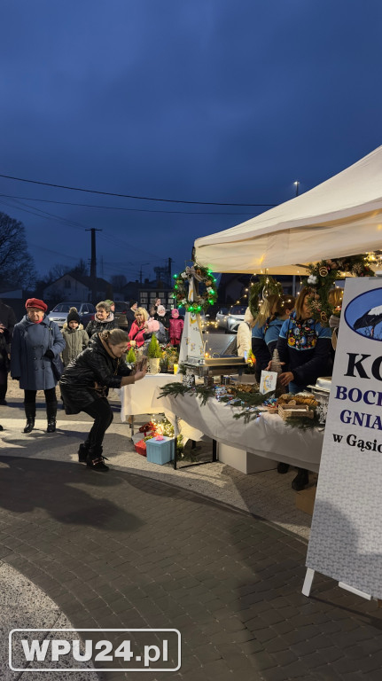 Gminny park świątecznie rozświetlony