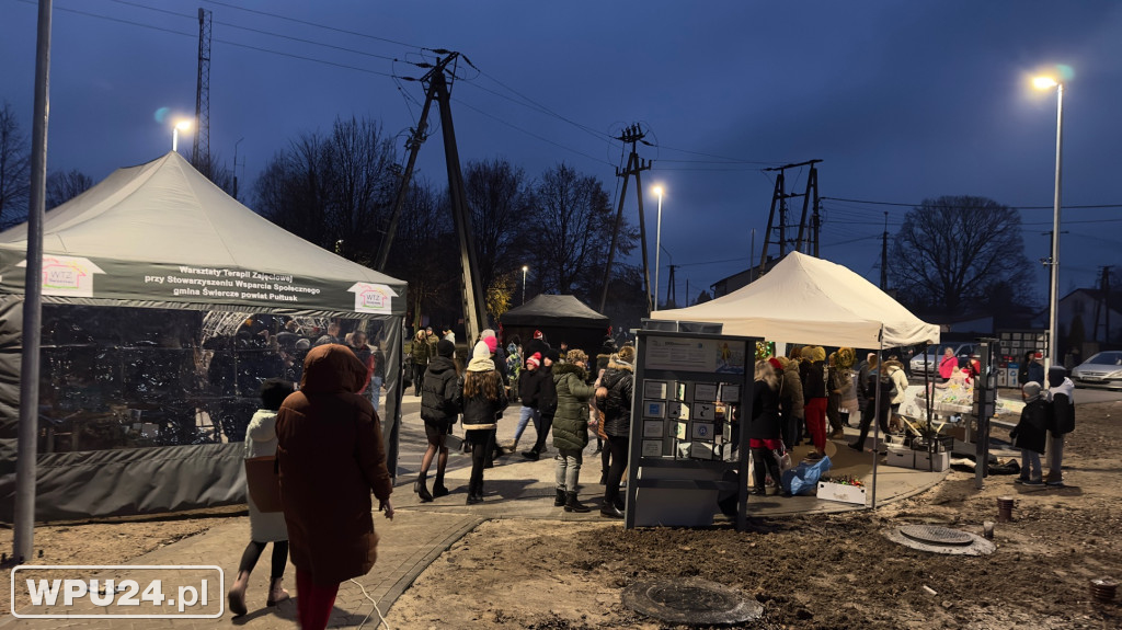 Gminny park świątecznie rozświetlony