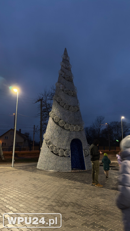 Gminny park świątecznie rozświetlony